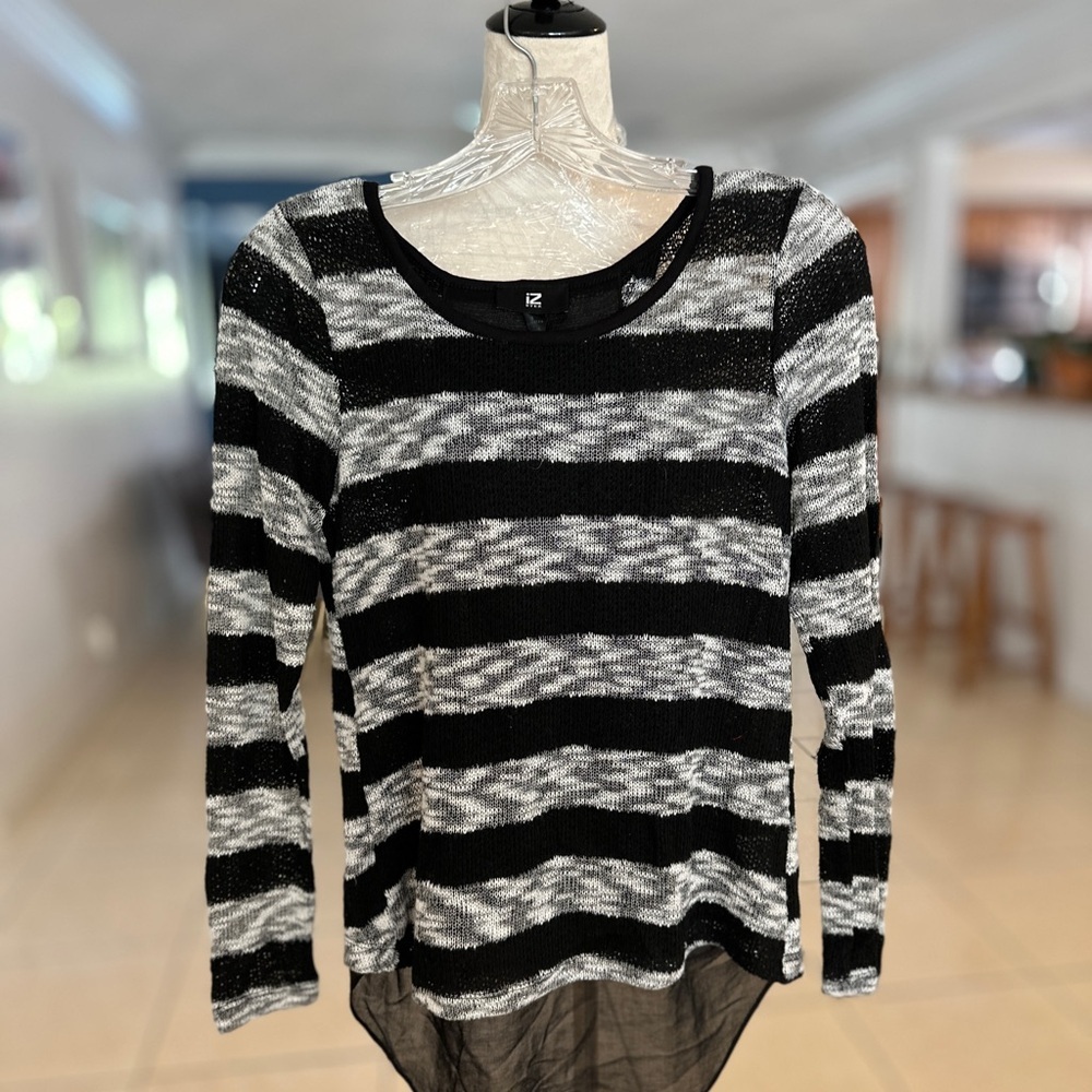 Iz Byer Black and White Knit Top